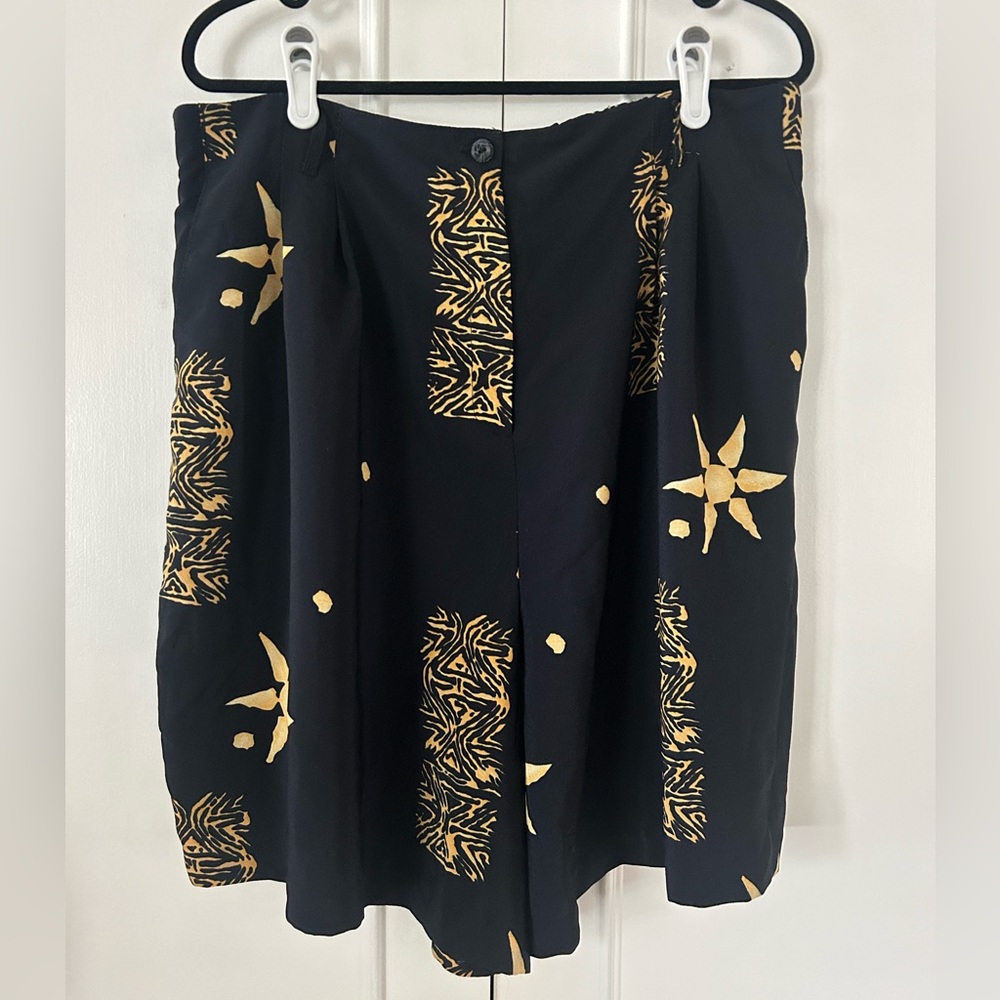 Vintage DESDEMONA sport long wide leg gold & navy Bermuda shorts. EUC. 3X.